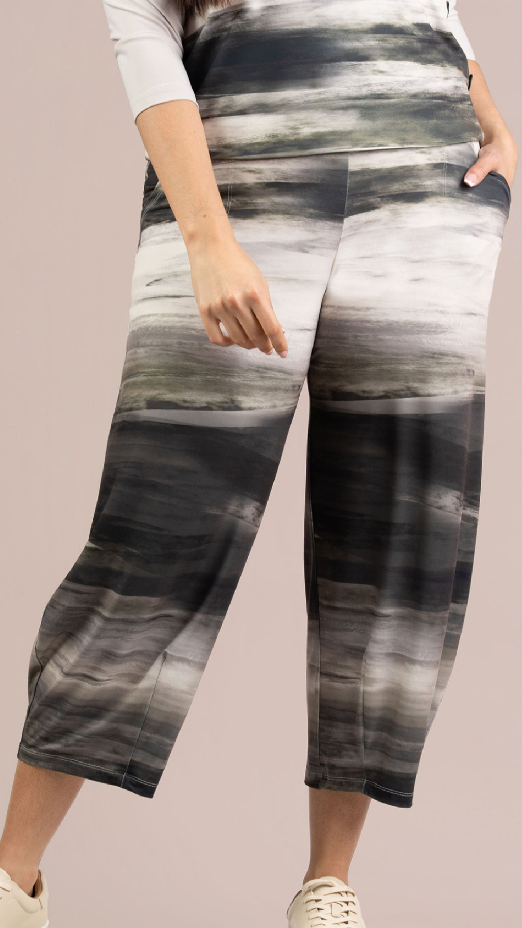 Narrow Lantern Pant-Green Brush Strocks