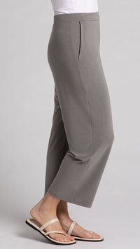 Nu Straight Leg Crop (Selected color on sale)