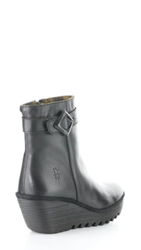 Fly London YUJl596FLY 000 Black Round Toe Boots