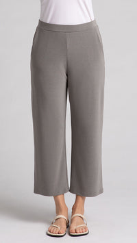 Nu Straight Leg Crop (Selected color on sale)