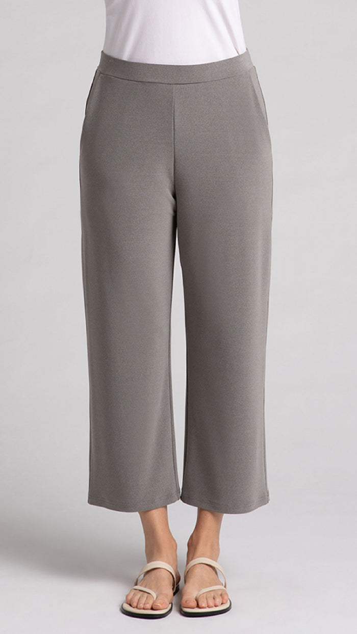Nu Straight Leg Crop (Selected color on sale)