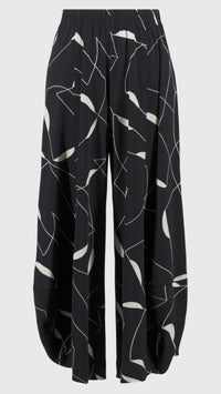 Joseph Ribkoff Silky Knit Geometric Print Culotte Pants
