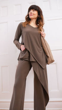 Suitable Secret Pocket Top, 3/4 Length Sleeves