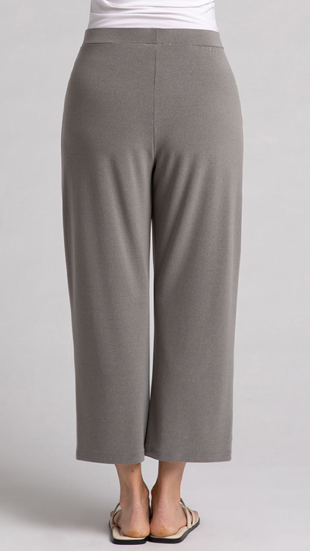 Nu Straight Leg Crop (Selected color on sale)
