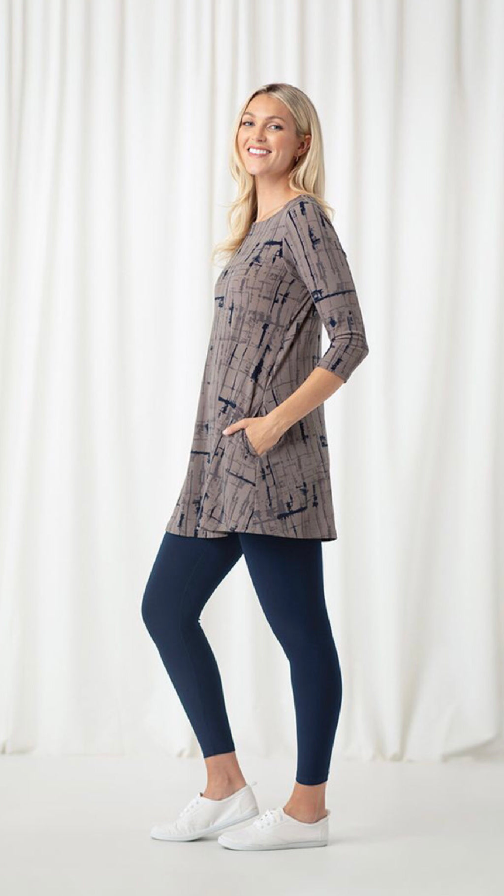 Trapeze Tunic 3/4 Sleeve - Drifting Lines Sand